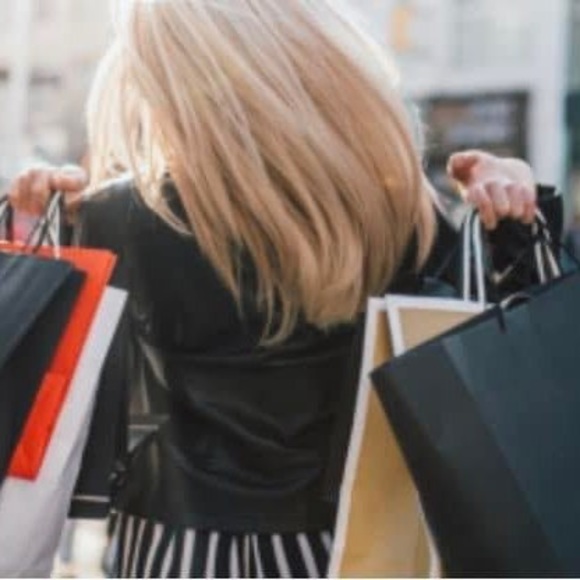 Meet your Posher, Lydia - Picture 1 of 1